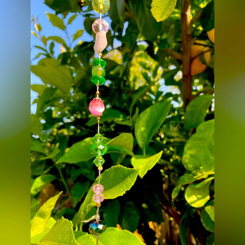 ☀️✨🌈😀Green and Pink crystal, Sun Catcher. ☀️✨🌈